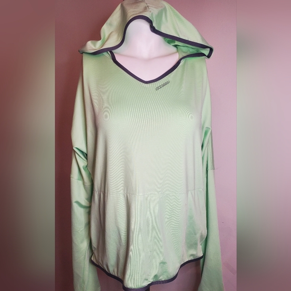 Reebok Tops - REEBOK -size M- PULLOVER/HOODIE - LONG SLEEVES